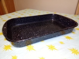 Vintage Black Enamel 9.75 x 15.5 Lasagna Baking Pan