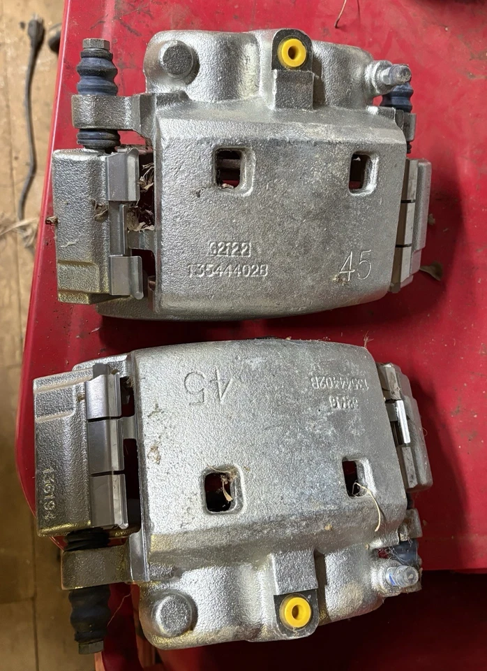 Pinzas de freno traseras Dodge Ram 1500 2006-08, Ram 2500 2003-08, Ram 3500 2003-08 Foto 2 de 2