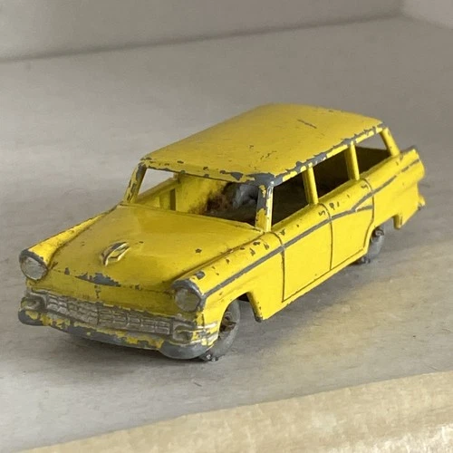 Matchbox Lesney - No. 31 American Ford Station Wagon - Yellow - Used.