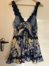 Urban Outfitters M Blue Floral Lace Trim Dress