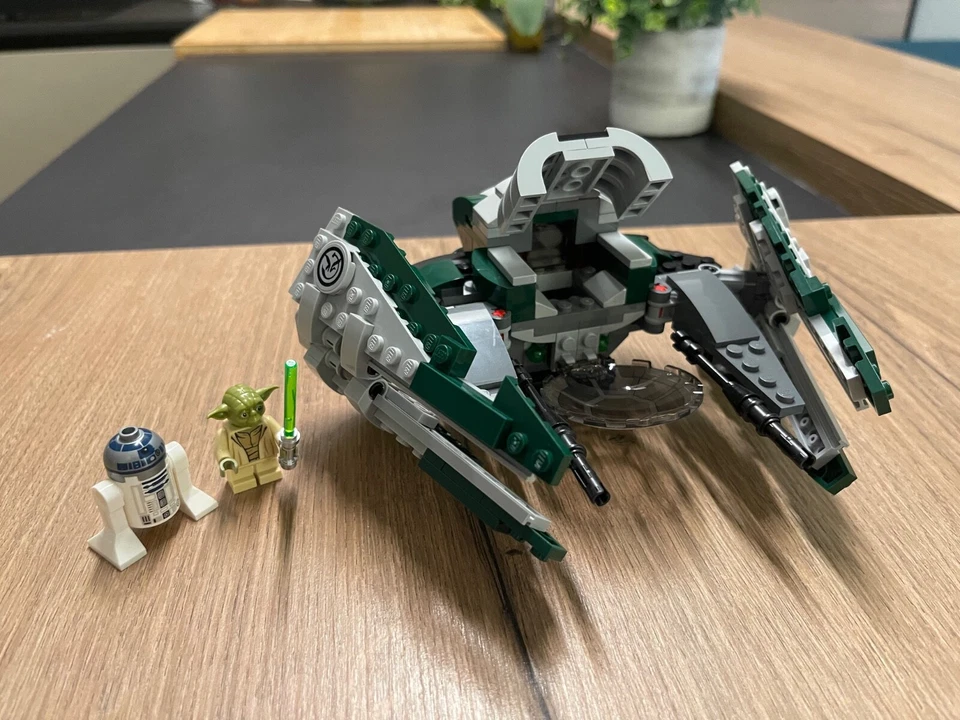 LEGO Star Wars 75360 Yoda's Jedi Starfighter, foto 2 di 5