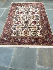 VINTAGE ENGLISH MANOR RUG 5’7”x7’11” WOOL PILE WOVEN IN THE USA.