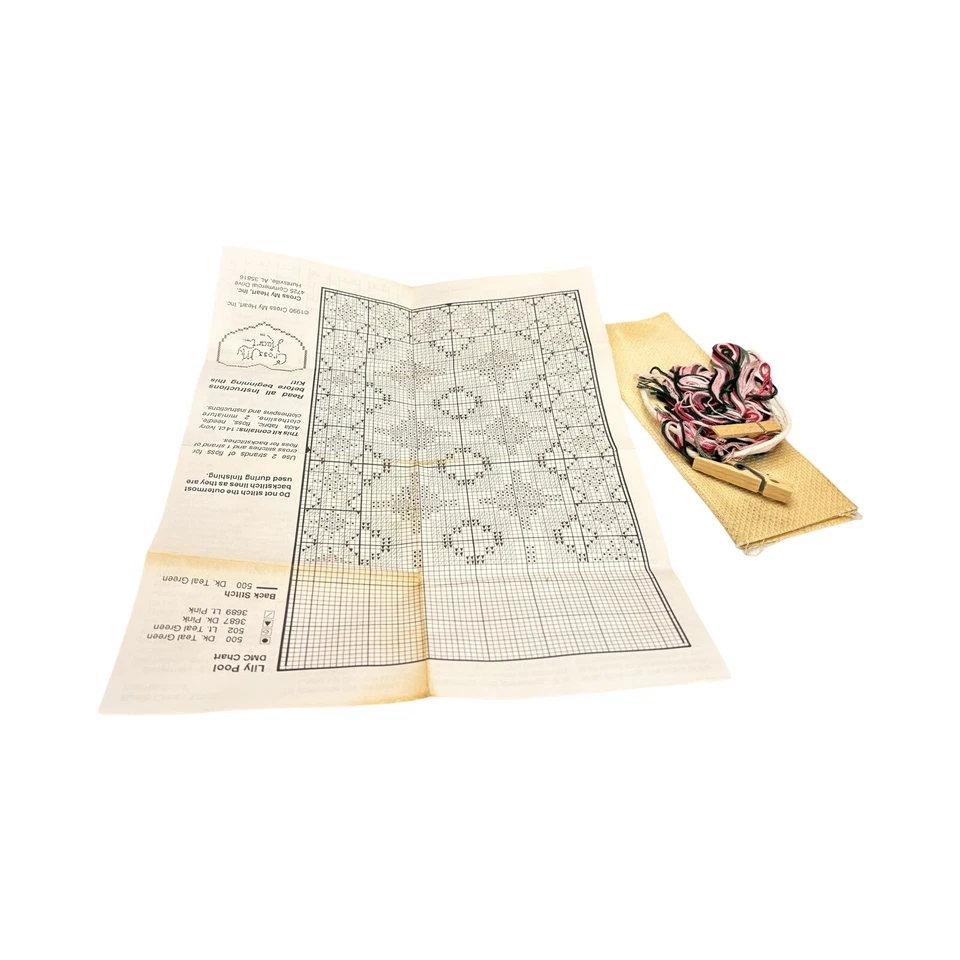 Piscina Lily Vintage | Edredón de reliquia | Patrón de punto de cruz con hilo | Antiguo Foto 2 de 3