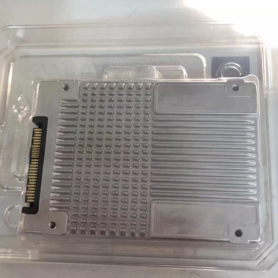 1TB Intel SSD P4510 Series DC U.2 SSDPE2KX010T8 VDV10131 2.5" NVMe/PCle sSD 1.0T - Image 4 of 4