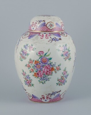 Samson, France. Large porcelain bojan in oriental style. Late 19th C.