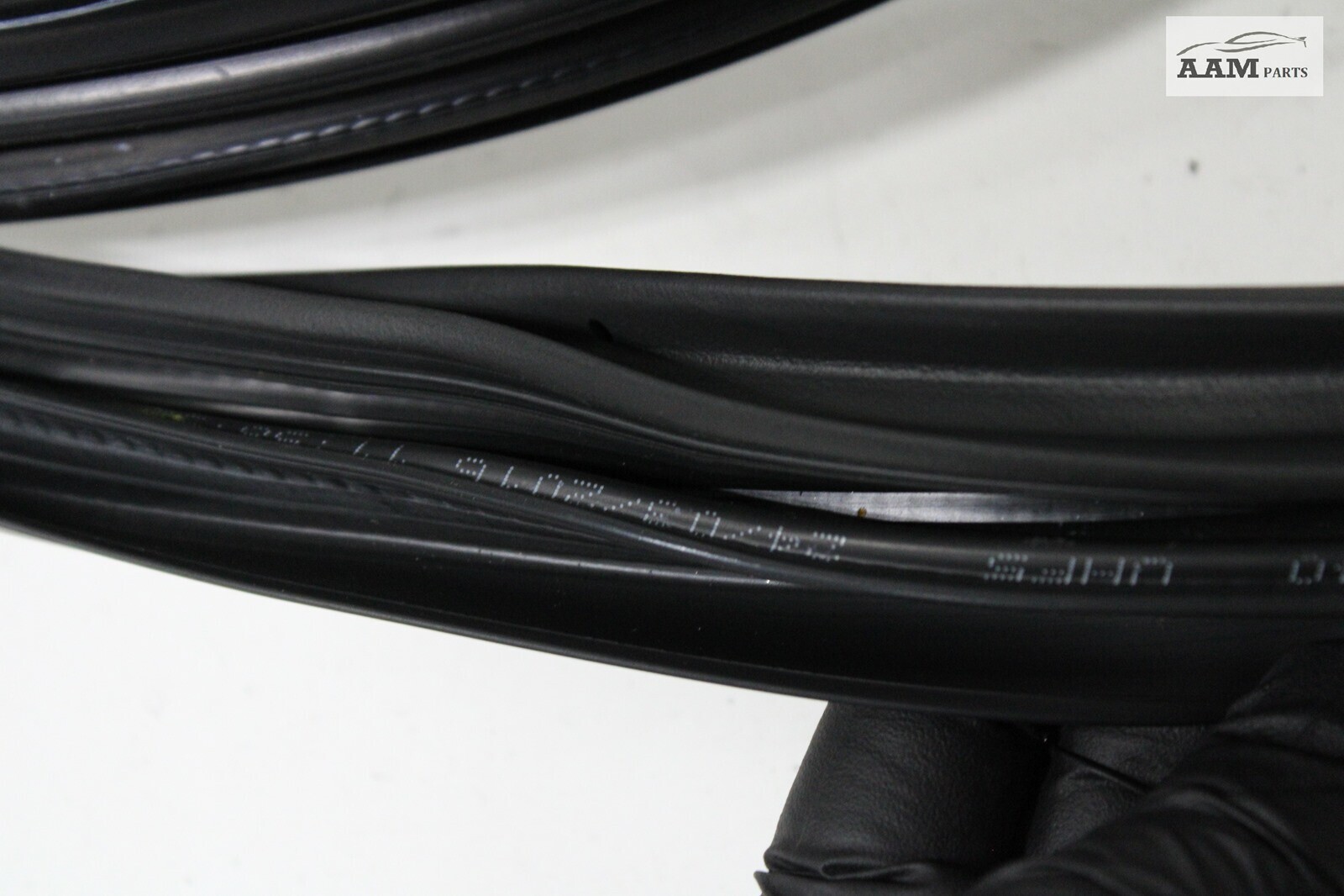 2014-2019 MASERATI GHIBLI M157 FRONT RIGHT DOOR WINDOW WEATHERSTRIP SEAL OEM