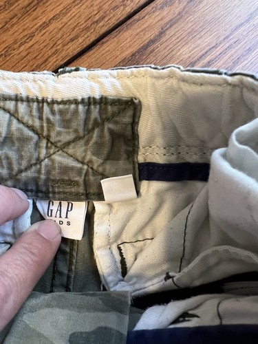 gap kids 5 regular worn camo cargo shorts Boys - Picture 2 of 3
