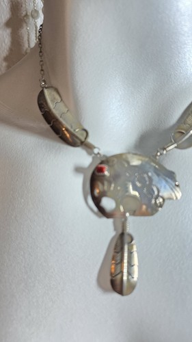 Vintage Native American Sterling Silver & Coral Fetish Bear Feather Necklace L L - Picture 5 of 16