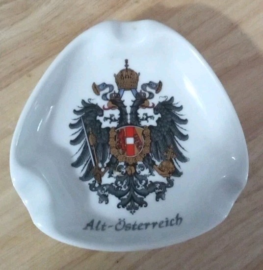 Vintage Lilie Austria Hand-painted Porcelain Alt-osterreich 3 Sided Ashtray 