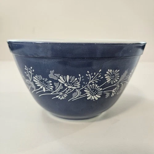 Vintage PYREX Colonial Mist #401 Mixing Bowl Blue/White Daisies 750 mL