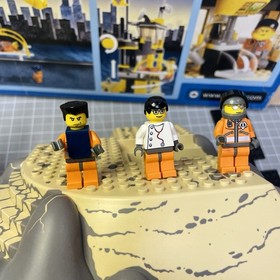 LEGO 7047 Coast Watch HQ World City INCOMPLETE Parts Lot 3 Minifigs