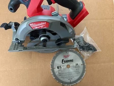 Milwaukee 2833-20 M18 FUEL 6-1/2" Cordless Brushless Circular Saw + Blade