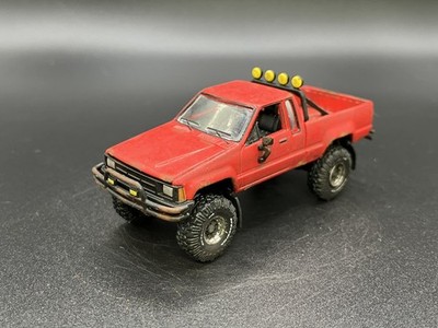 1985 Toyota 4x4 Pickup Truck Weathered Rusty Barn Find 1/64 Diecast Custom M2