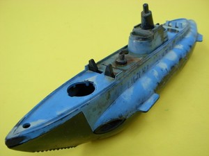 Jouet Ancien – Bateau Plastique à Remontoir – Miniature – Occasion