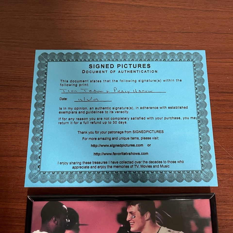 Фотография с автографом Тима Тибоу и Перси Харвина - сертификат подлинности - Изображение 2 из 4