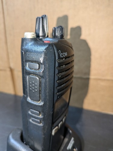 1 USED IC-F4261DS 400 -470 PROGRAMED W/FACT PROG. BATTERY/ANT/CHARGER HAVE QTY - Zdjęcie 4 z 7