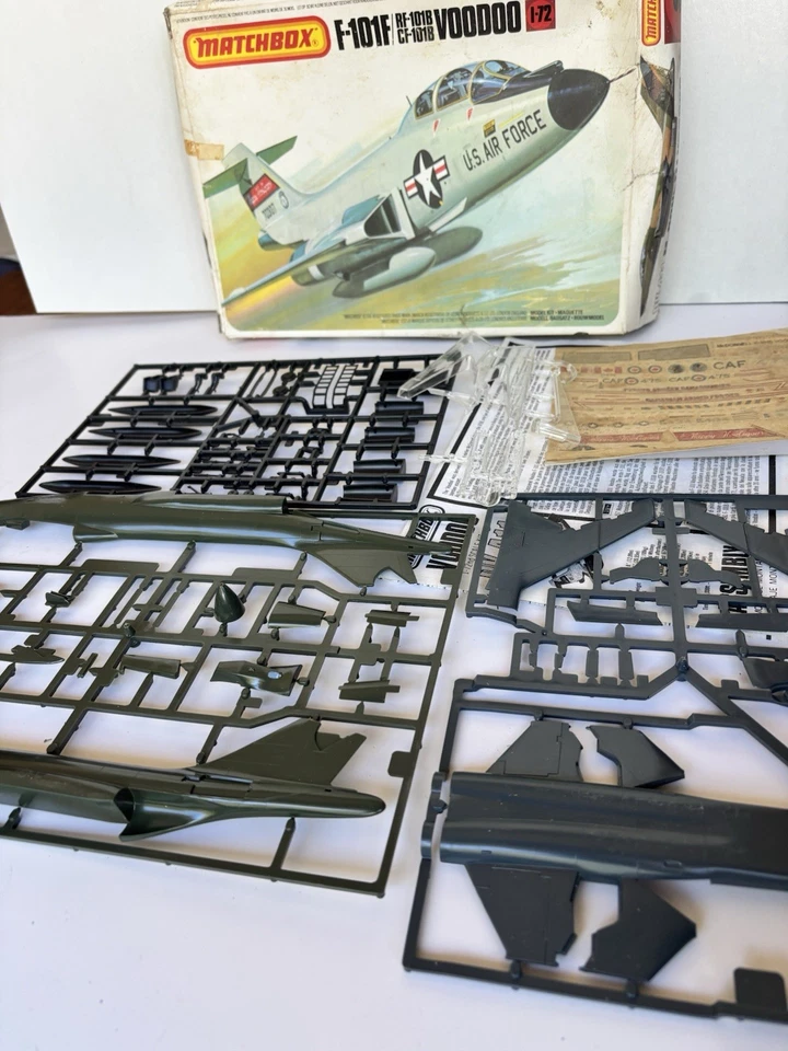 Matchbox #PK-411 F-101F/RF-101B CF-101B Voodoo 1:72 Scale Open Box  Unbuilt 1980 - Image 2 of 4