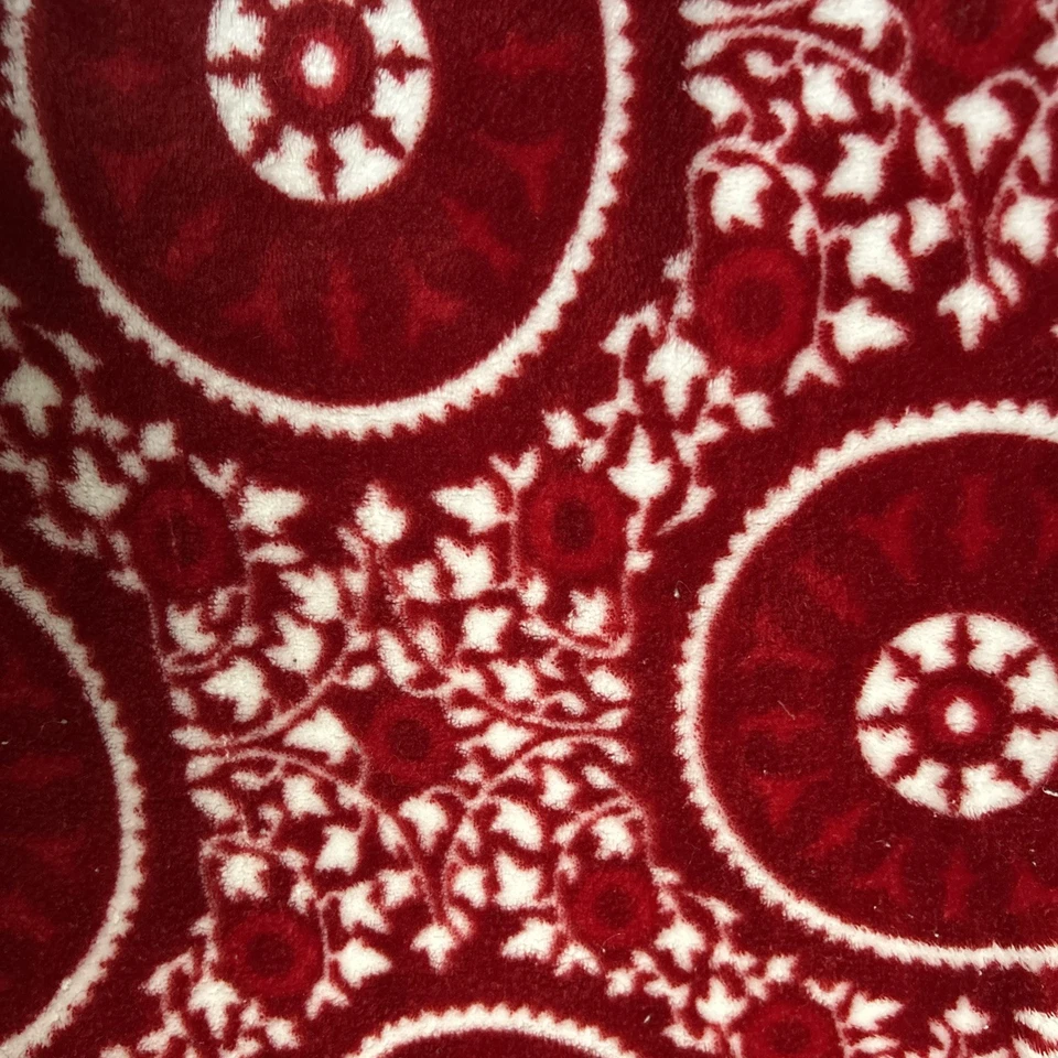 Red & White Circle Design Plush Throw Blanket 50x67in Christmas Winter Decor - Image 3 of 4