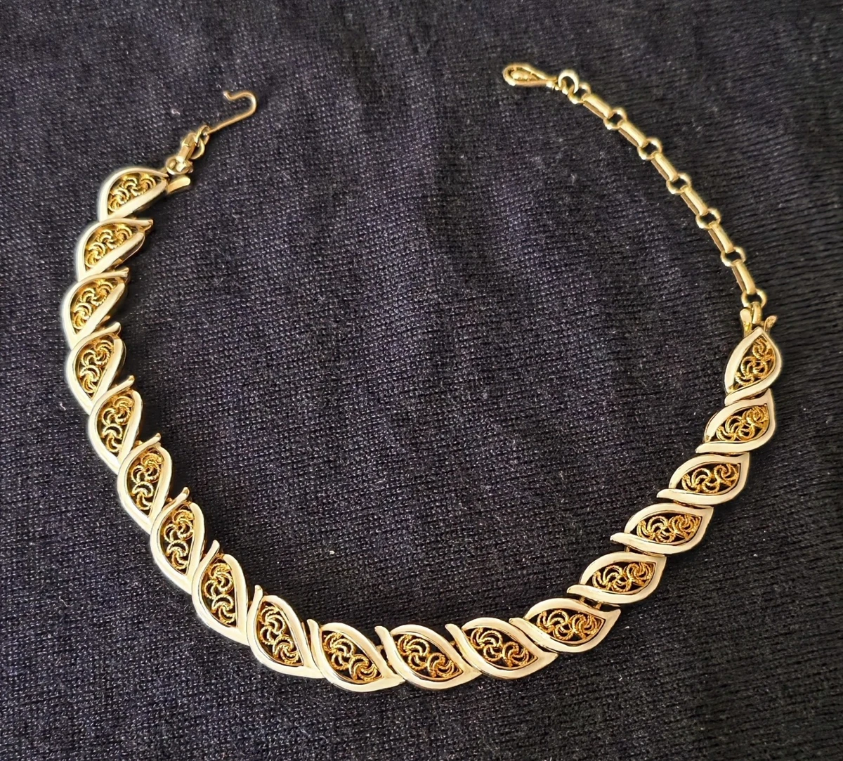 TIFFANY & Co. Collezione Elsa Peretti: Girocollo In Oro Con Pendente A Forma Di Cuore Aperto