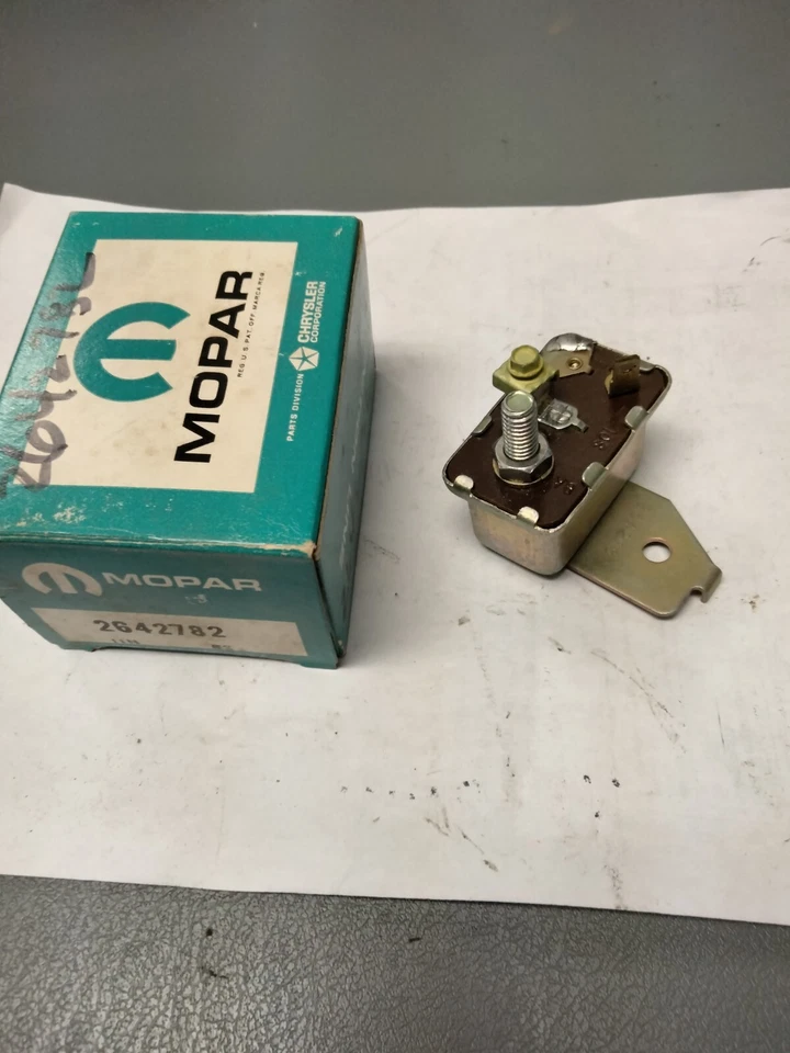 Relé de arranque Mopar NOS 67-68 Fury, Dodge Polara/Mónaco, Chrysler (con transmisión manual) Foto 2 de 2
