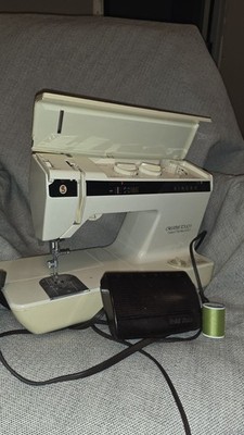 Vintage Singer Creative Touch Fashion Machine 1030 Sewing Machine OUTFIT Running