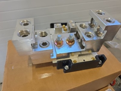 Eaton DS800NK 800 - 1200 amp 600 volt enclosure Isolated Neutral Block Lug Set