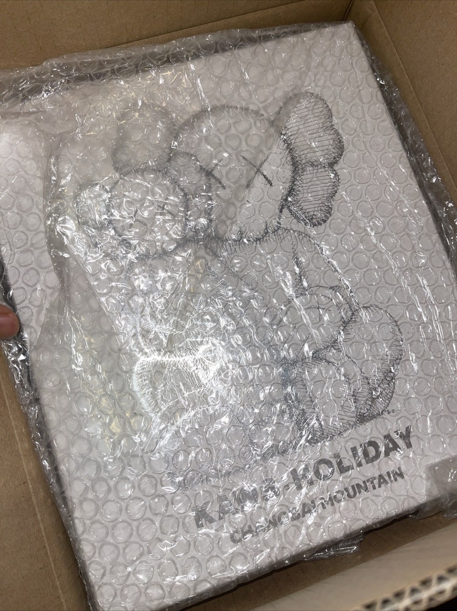 KAWS Holiday Changbai Mountain Vinyl Figure Set Brown/Snowy KAWS Holiday Changbai Mountain Vinyl Figure Set Brown/Snowy