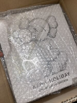 KAWS Holiday Changbai Mountain Vinyl Figure Set Brown/Snowy KAWS Holiday Changbai Mountain Vinyl Figure Set Brown/Snowy