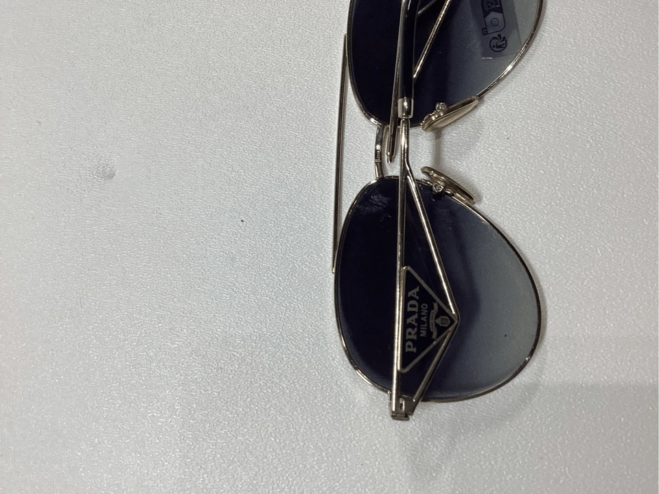 Gafas de sol Prada Aviator negras grises Foto 4 de 4