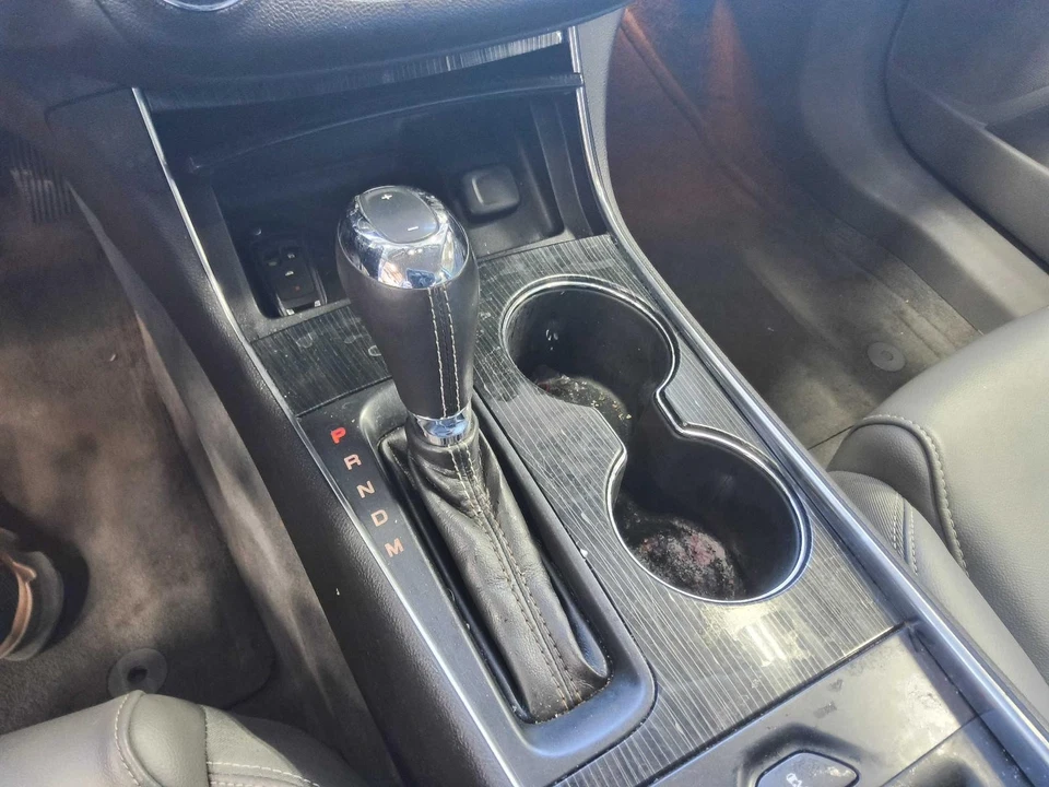 二手速度计 适合:2016 雪佛兰 Impala 集群 VIN 1 第 4 位 全新 S — 第 3/4 张图片