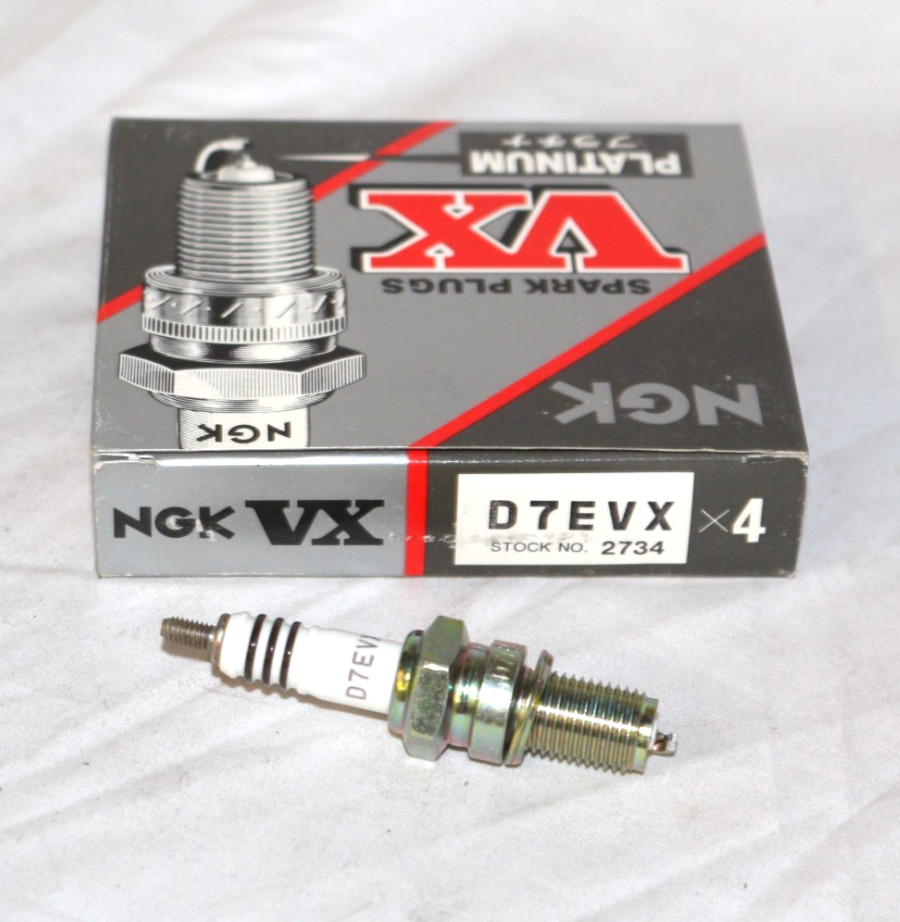 NEW NGK D7EVX Spark Plugs Lot of 4