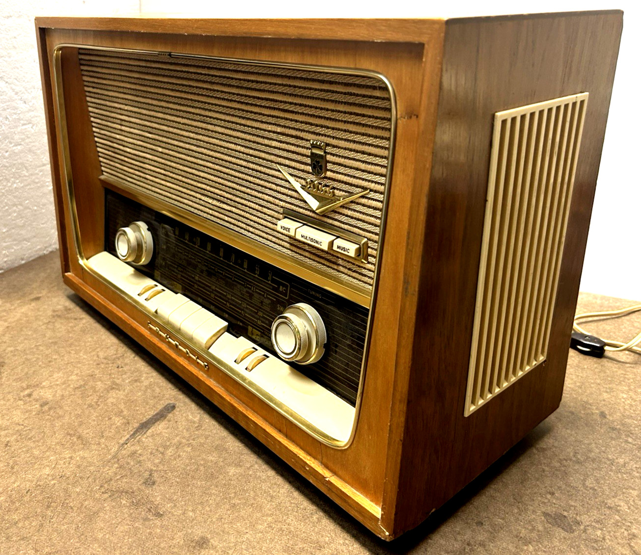 Vintage 1958 Grundig 2066 Table Radio West Germany AM-FM-SW