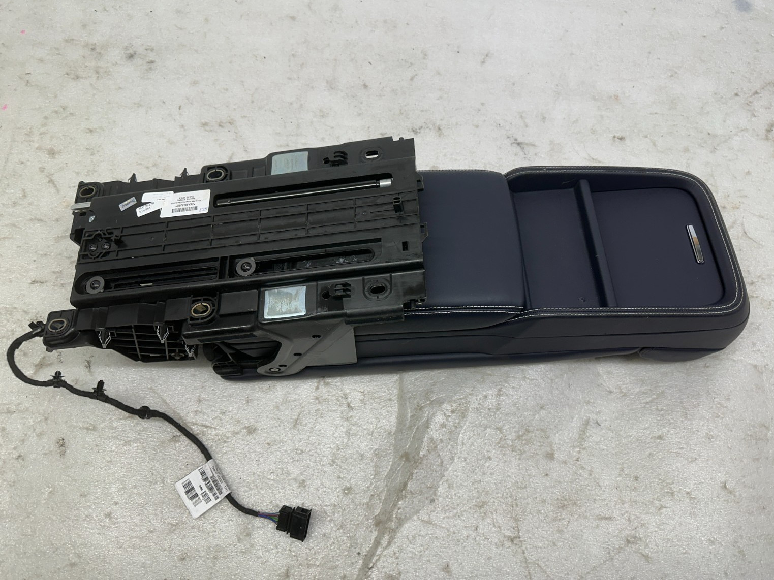 Bentley Bentayga 2023-2026 Rear Center console Blue