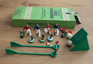 Subbuteo accessories: Chute Corner kickers throw in ball ref