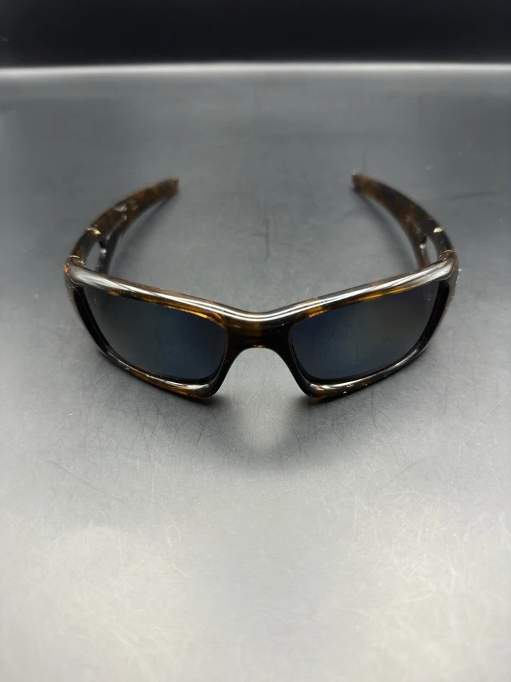 Cárter Oakley marrón pulido tortuga con lentes grises Foto 2 de 4