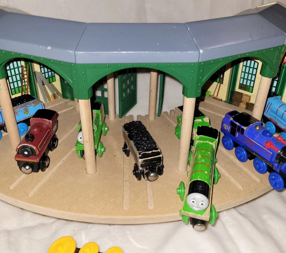 Fisher Pr Thomas N Friends Cobertizo Tidmoth con Trenes de Madera Oficina de Correos (Muestra Uso) Foto 3 de 4