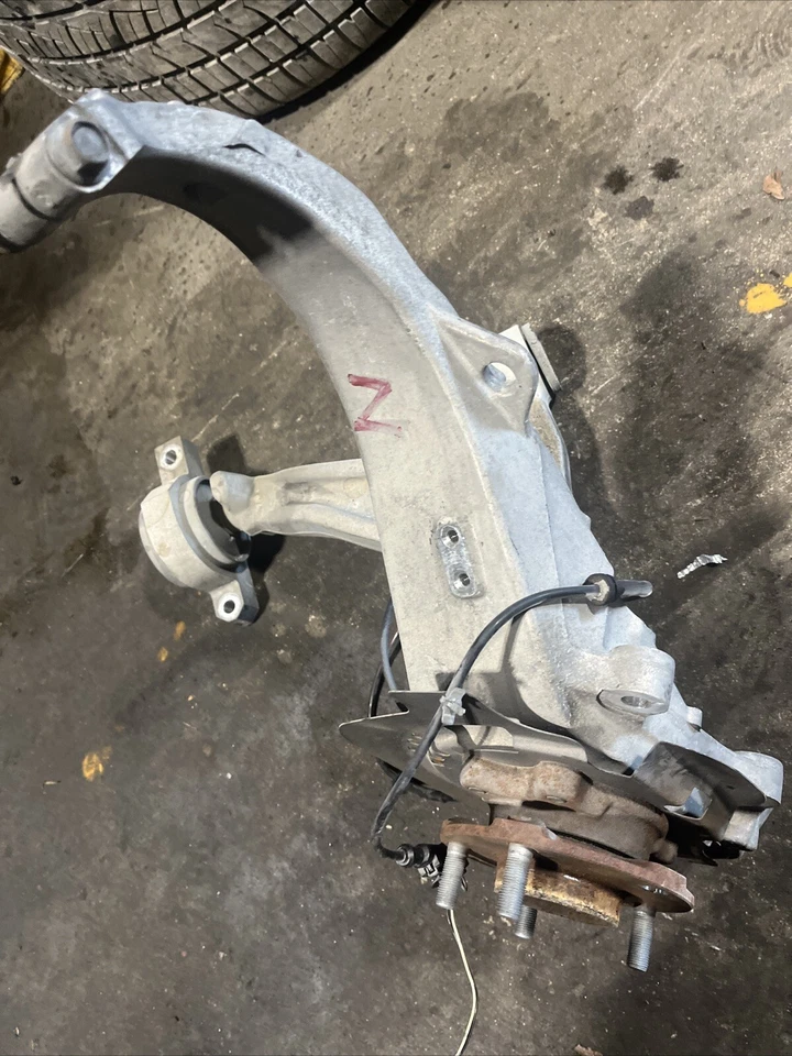 Nissan 370z 2010 2015 eje delantero derecho nudillo cojinete buje brazo Foto 3 de 4