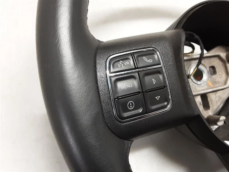 Volante Jeep JK Wrangler OEM cuero negro 2011-2017 5LD913X9AD 105472 Foto 3 de 4