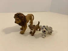 2005 / 2006 Safari Ltd. Lion, Lion Cub, Tiger Cub Lot of 3 Figures