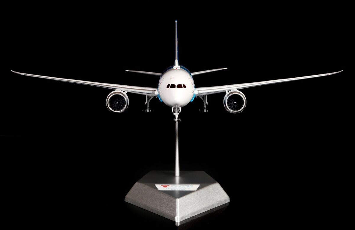 SQ Wings 1:200 China Southern Boeing B787-9 Diecast Aircraft