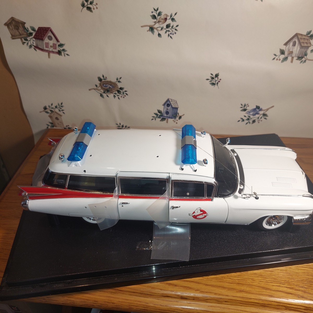 Hot Wheels Elite 1/18 Ghostbusters Ecto 1 30th Anniversary