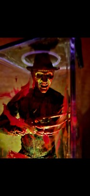 Custom Toys Movie Maniacs 1998 Freddy Krueger  Figure in LED container (3x9) 