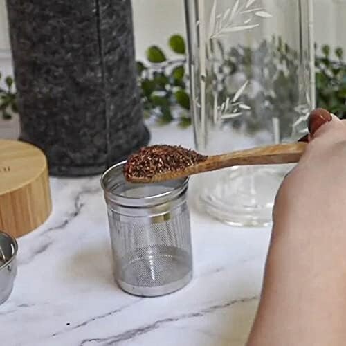 Umami Glass Water Bottle With Tea Infuser And Non Slip Sleeve - Picture 2 of 7