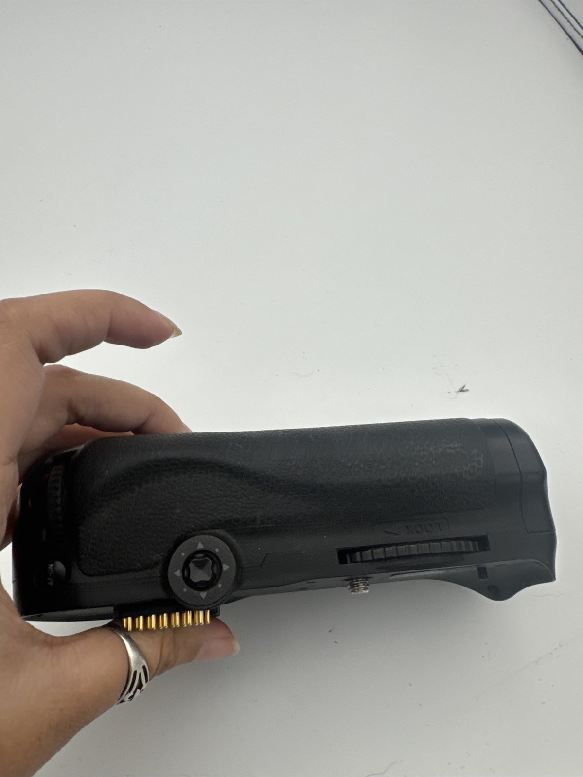 BP- D300 Battery Grip- Made in China - Tested and Fully working image 4