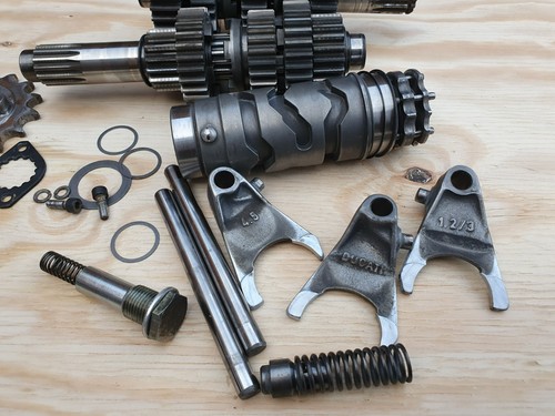 Ducati 600 SS (93-99) ENGINE ZDM600A2C COMPLETE GEARBOX - Picture 2 of 24