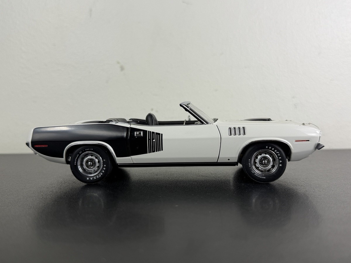 Danbury Mint 1971 Plymouth Hemi Cuda Convertible - MINT condition