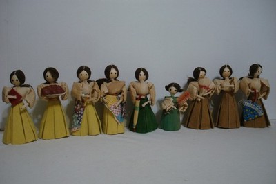 Vintage Lot of 9 Handmade Corn Husk Doll Figures 4 1/2'' Women 3'' Child