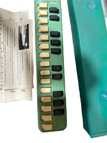 Soprano Hohner Melodica verde vintage made in Germany con scatola originale - Foto 3 di 5