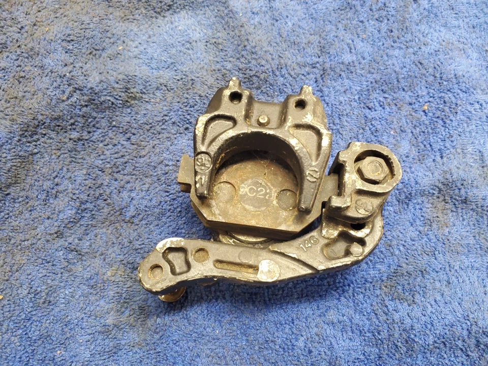 Pinza de freno delantera Suzuki RM 125 RM125 1984 Foto 4 de 4