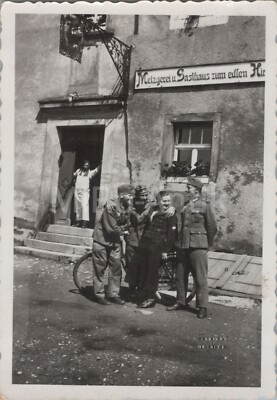 Photo, BDM Maiden in front of butcher shop and inn to the noble deer Ingolstadt XT55112